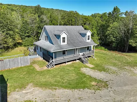 15 Hall Rd, Veteran, NY 14824