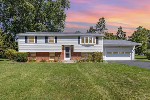 410 Tara Ln, Webster, NY 14580