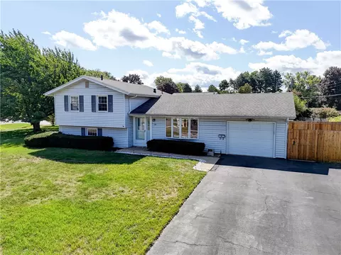195 Kings Gate N, Irondequoit, NY 14617