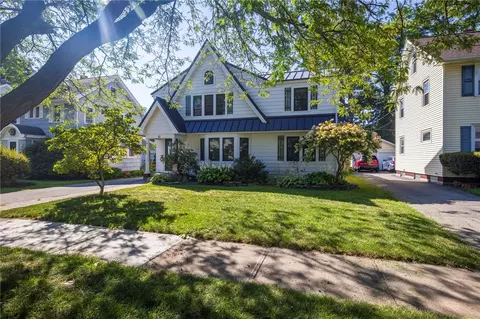 61 Wimbledon Rd, Irondequoit, NY 14617