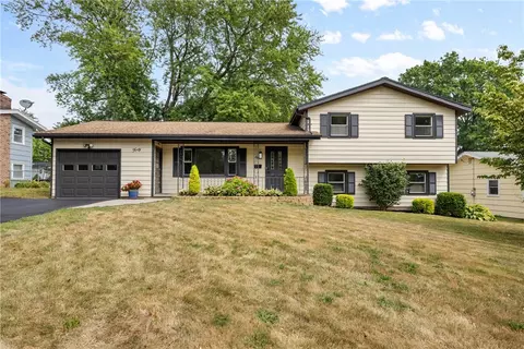 40 Nurmi Dr, Greece, NY 14616