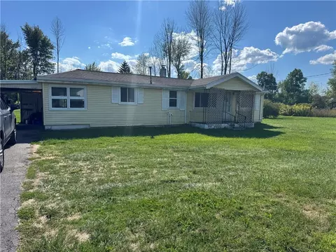 7924 Ridge Rd E, Sodus, NY 14551