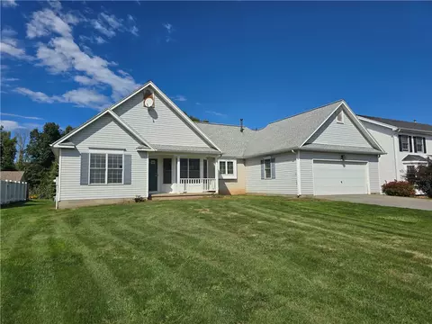 735 Whistlers Cove Ln, Greece, NY 14612