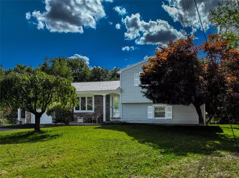 9 Southview Cir, Macedon, NY 14502