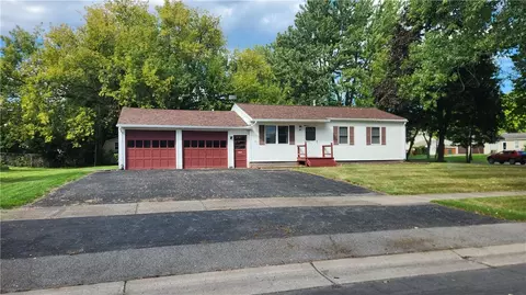 3 Peach Blossom Rd S, Parma, NY 14468