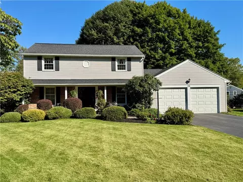 20 Chipping Rdg, Perinton, NY 14450