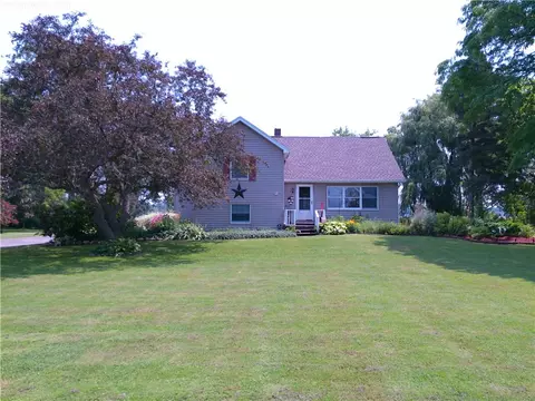 2253 Gaines Waterport Rd, Carlton, NY 14411