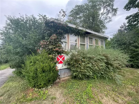 134 Norwood Ave, Gates, NY 14606