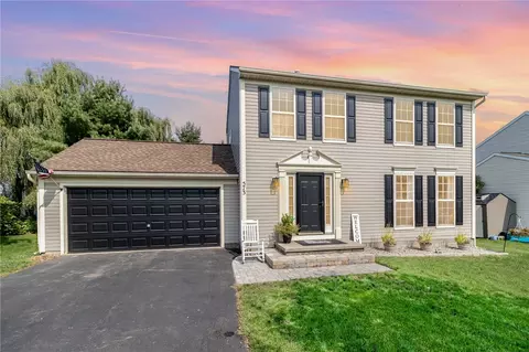 573 Beaver Creek Rd, Macedon, NY 14502