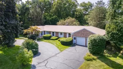 57 Landsdowne Ln, Rochester, NY 14618