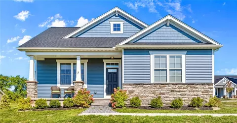 75 Thompson Ln, Canandaigua, NY 14424