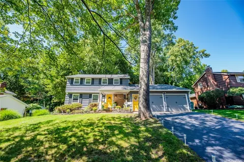 35 Shadowlawn Ct, Irondequoit, NY 14617