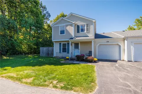 173 S Estate Dr, Webster, NY 14580