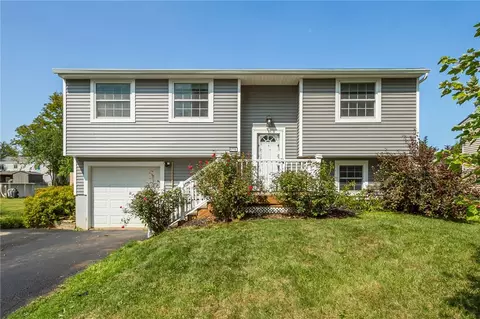 5715 Dalton Dr, Farmington, NY 14425