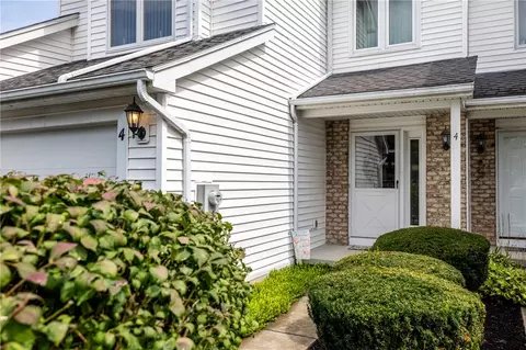 4 Triton Ct, Perinton, NY 14450