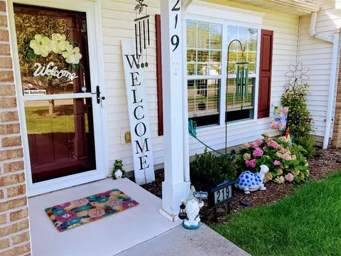 219 Rayfield Cir, Webster, NY 14580