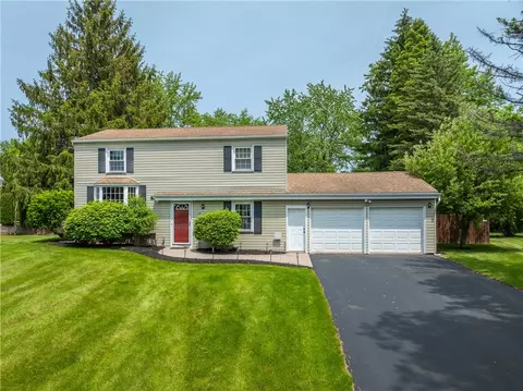 24 Weatherwood Ln, Chili, NY 14624