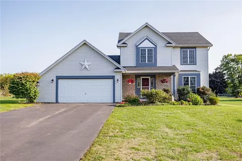 3 Burwell Dr, Macedon, NY 14502