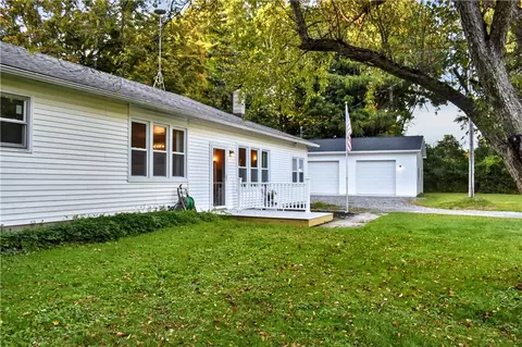 9692 Summit Street Rd, Le Roy, NY 14482