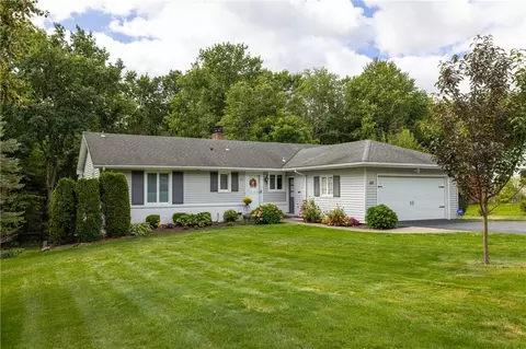 49 Reitz Pkwy, Pittsford, NY 14534