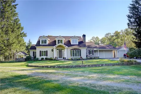 38 Taylor Rd, Honeoye Falls, NY 14472