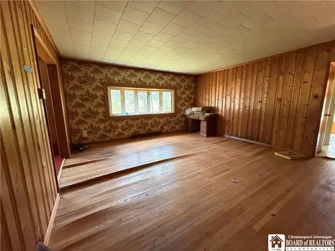 Living - 137 Conewango Rd, Randolph, NY 14772 photo 2 of 7