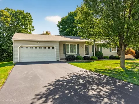 222 W Bend Dr, Greece, NY 14612