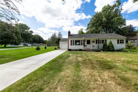 294 Ridgeview Dr, Perinton, NY 14445