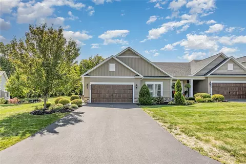 4037 St James Pkwy, Canandaigua, NY 14424