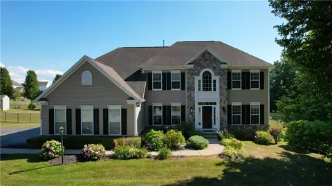 5959 Woodside Cir, Farmington, NY 14425