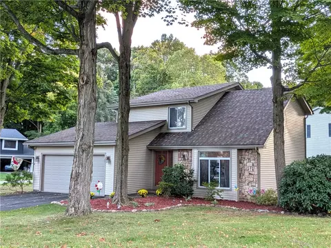 1 Todd Ln, Penfield, NY 14526