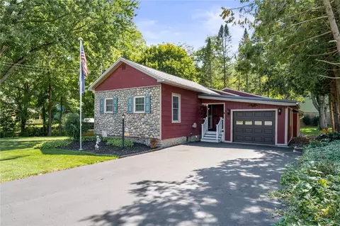 23 Hibbard Ave, Clifton Springs, NY 14432