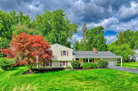 59 Arrowhead Ln, Penfield, NY 14526