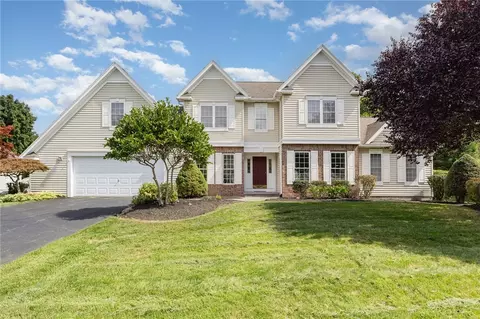 14 Glencross Cir, Greece, NY 14626