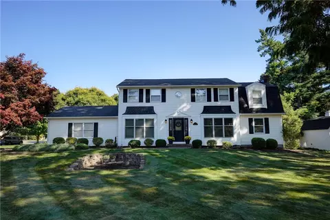 1 Walnut Grv, Pittsford, NY 14534