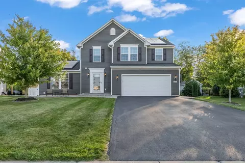 6049 Amber Dr, Farmington, NY 14425