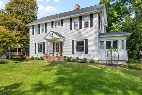 318 Thomas Ave, Irondequoit, NY 14617 photo 2