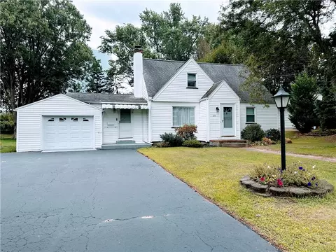 271 Chestnut Ridge Rd, Chili, NY 14624