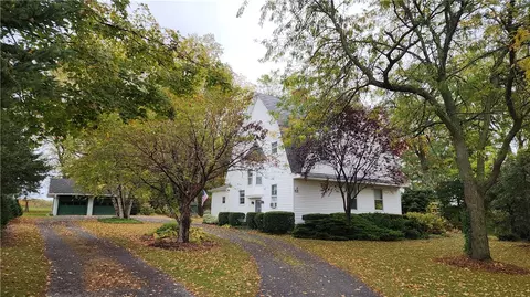 63 Pre Emption Rd, Benton, NY 14415