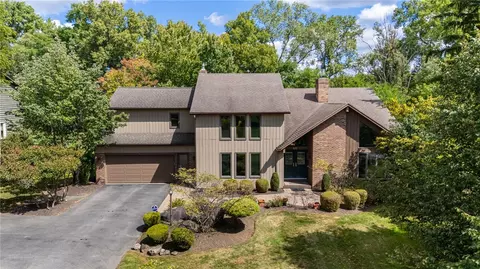 40 Framingham Ln, Pittsford, NY 14534