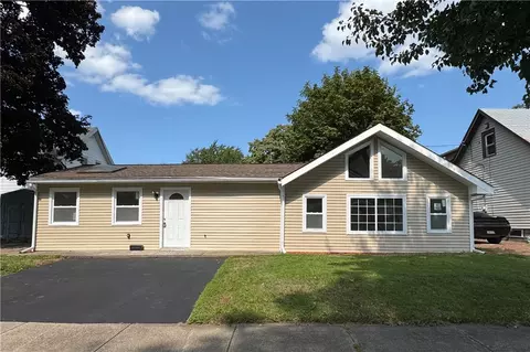 106 Chippendale Rd, Greece, NY 14616