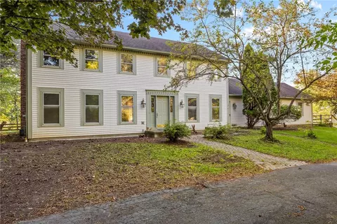 11 Old Brook Trl, Honeoye Falls, NY 14472
