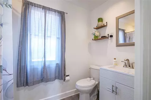 Bath - 650 Klem Rd, Webster, NY 14580 photo 3 of 4