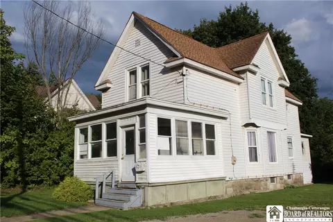 121 E Main St, Pomfret, NY 14063