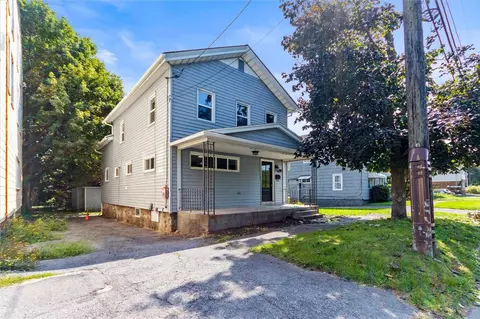 121 Geneva St, Lyons, NY 14489