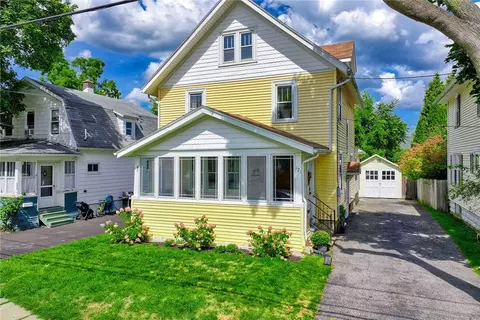 121 W Spruce St, East Rochester, NY 14445