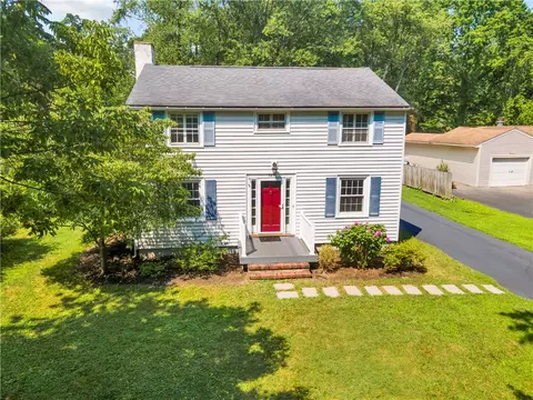 949 Gaywood Ln, Webster, NY 14580