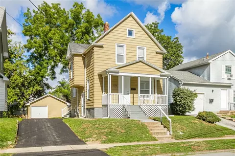 121 Baycliff Dr, Rochester, NY 14609
