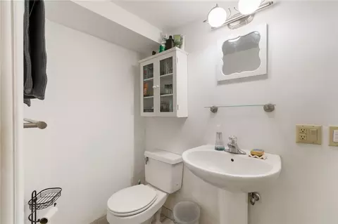 Bath - 12 Brooktree Dr, Perinton, NY 14526 photo 2 of 3