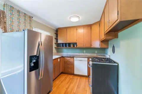 Kitchen - 12 Brooktree Dr, Perinton, NY 14526 photo 4 of 4